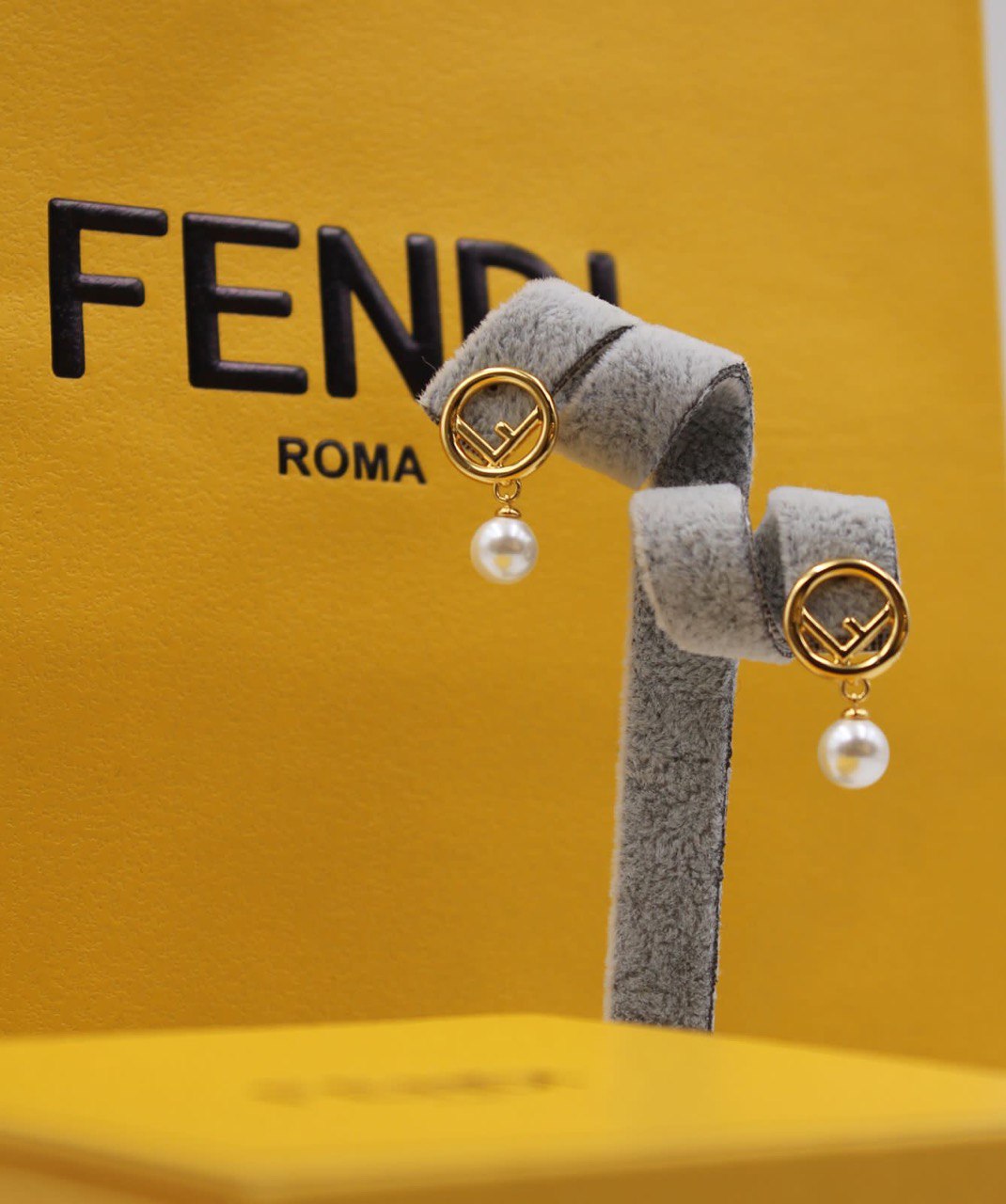 حلق F IS FENDI